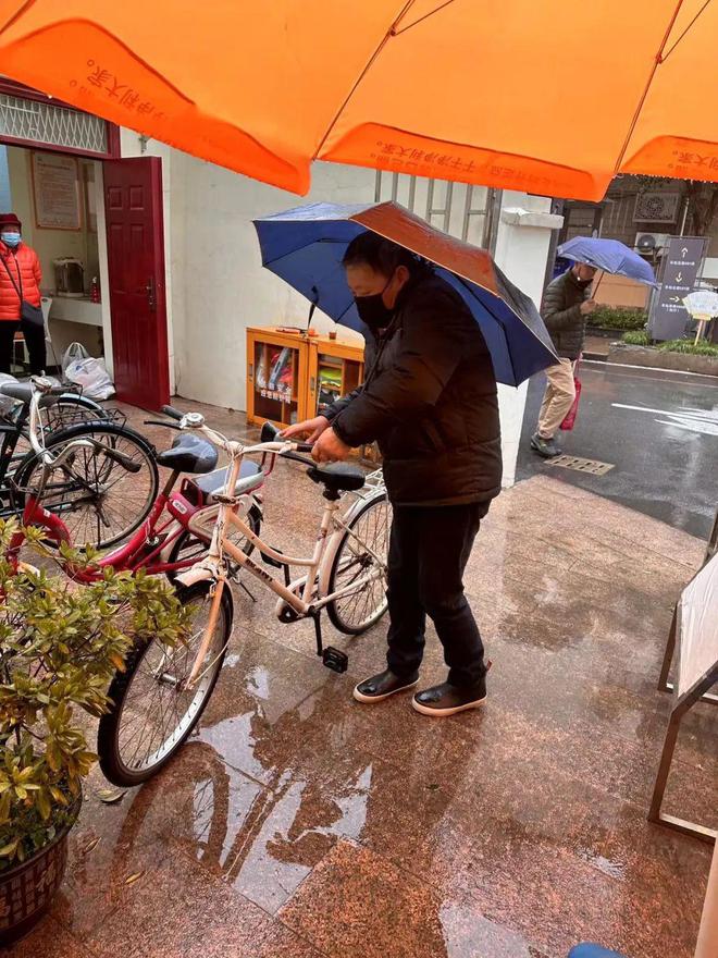 长期霸占车位老旧“僵尸非机动车”谁来管？(图3)