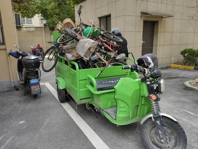 长期霸占车位老旧“僵尸非机动车”谁来管？(图6)