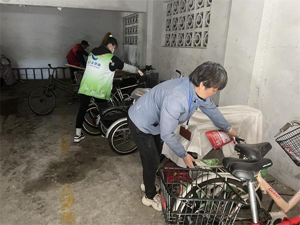 九游会J9:防患于未“燃”车棚“瘦身”为安全“加码”