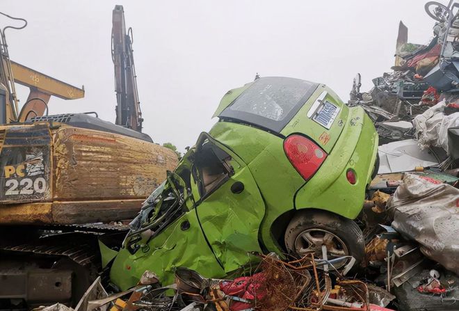 九游会J9：非法从事报废机动车回收拆解这些废品回收站就被罚了(图3)