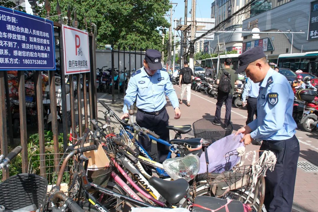 J9九游会：460米共商共治这里“专车专位”破题“寸步难行”(图2)