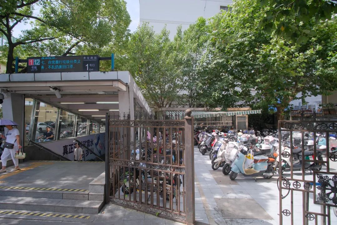 J9九游会：460米共商共治这里“专车专位”破题“寸步难行”(图6)