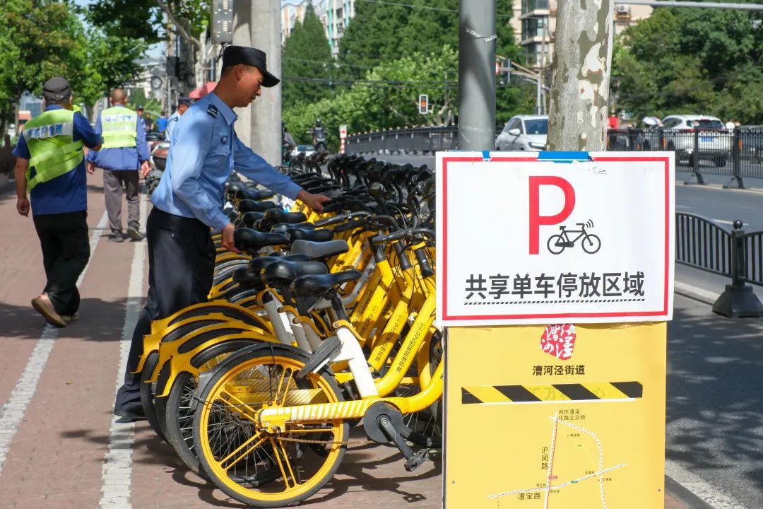 J9九游会：460米共商共治这里“专车专位”破题“寸步难行”(图9)