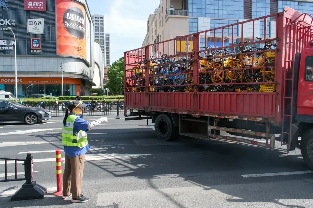 J9九游会：460米共商共治这里“专车专位”破题“寸步难行”(图7)