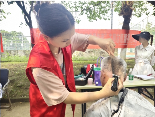 新都区石板滩街道“文明集市”火热进行中(图3)