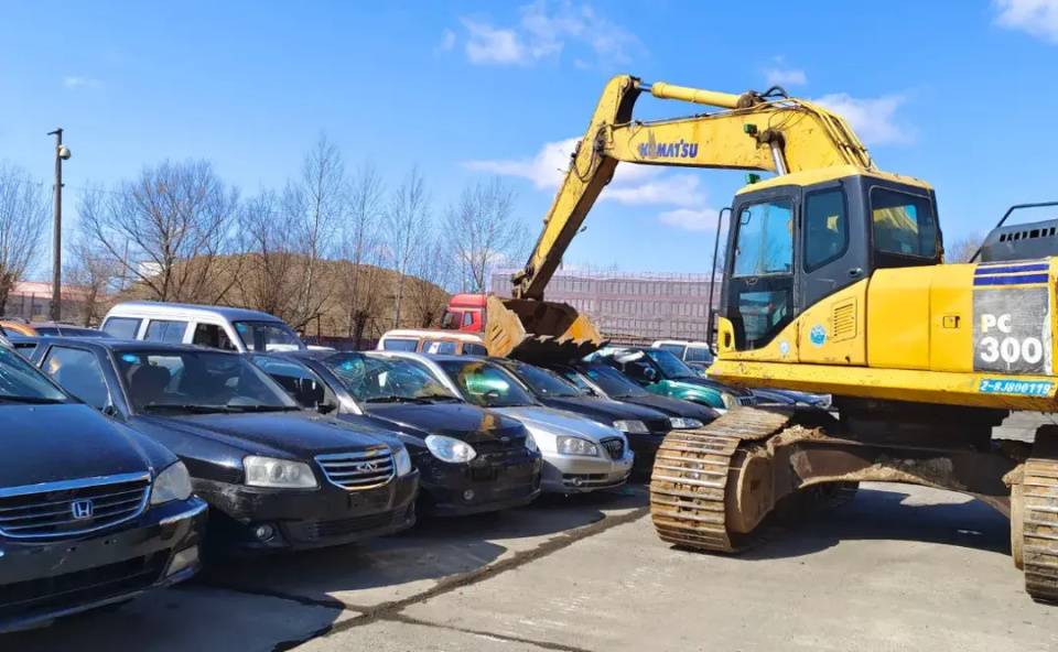 九游会J9：报废车大量流入黑市行业乱象如何治？(图6)