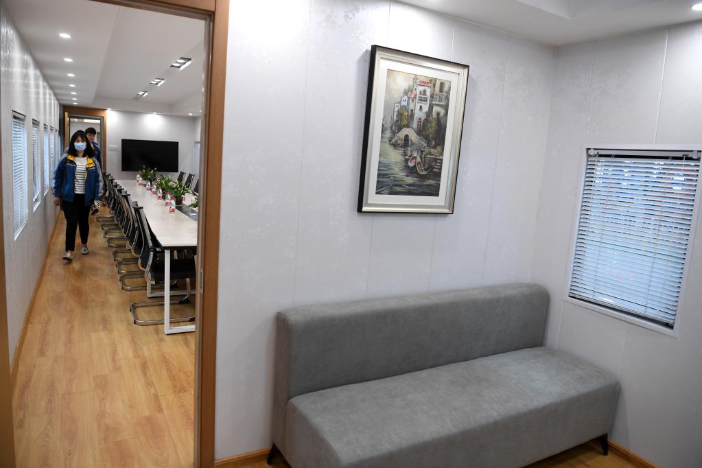 九游会J9：新华全媒+丨报废火车去哪了？铁路物资循环利用基地让废品“重获新生”(图5)