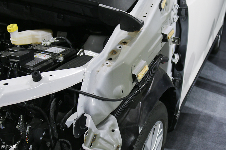 J9九游会：揭开裙底看本质金杯F50宝骏730拆解(图14)