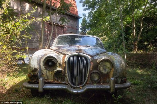 J9九游会：被遗忘的经典全球废弃老爷车图片集锦(图7)