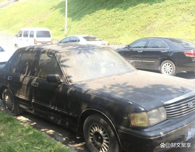 “僵尸车”越来越多很多车主为何宁可把车扔掉也不报废？(图6)
