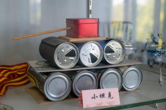 这是一个“奇奇怪怪”的老师但孩子们都喜欢他(图6)