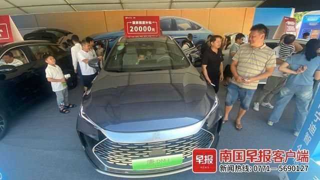 “以旧换新”激发活力南宁车市十月迎开门红(图3)