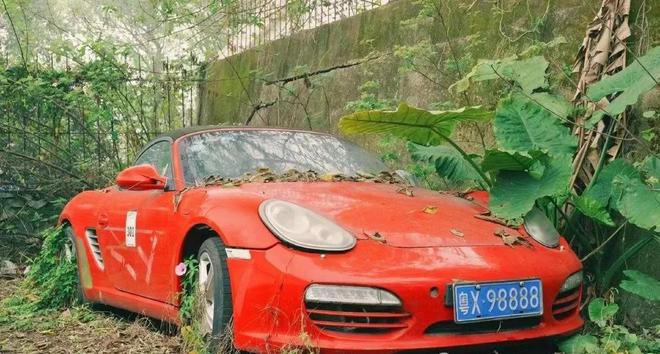 惊呆了！华南理工大学现“废弃”保时捷车牌竟成焦点！(图3)