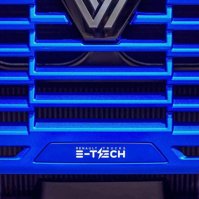 九游会J9：法式精致外观内饰沃尔沃卡车同款三电！雷诺E-TechC纯电动自卸车来袭实力几何(图6)