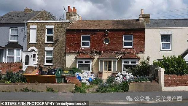 英国最乱花园曝光：“丛林”遮天蔽日、六辆废车、一艘船邻居看傻了！(图10)