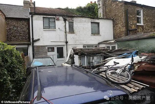 英国最乱花园曝光：“丛林”遮天蔽日、六辆废车、一艘船邻居看傻了！(图12)