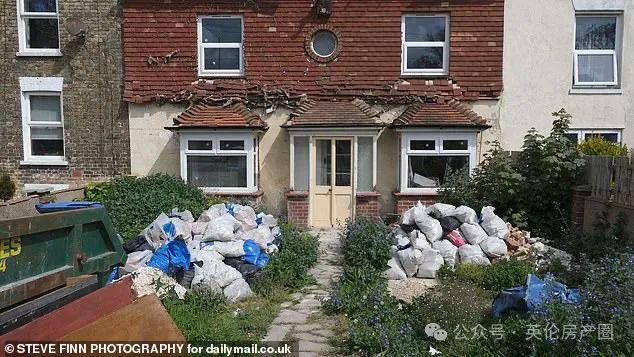 英国最乱花园曝光：“丛林”遮天蔽日、六辆废车、一艘船邻居看傻了！(图13)