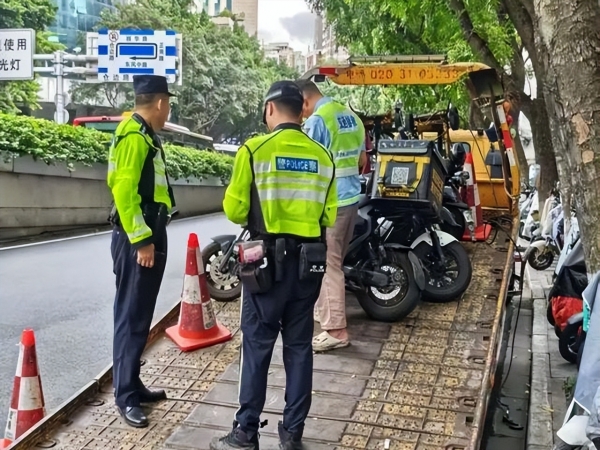 J9九游会：8月1日起电动车、摩托、三轮车上路“3禁5罚2报废”车主注意(图6)