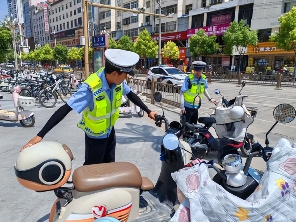 J9九游会：8月1日起电动车、摩托、三轮车上路“3禁5罚2报废”车主注意(图5)