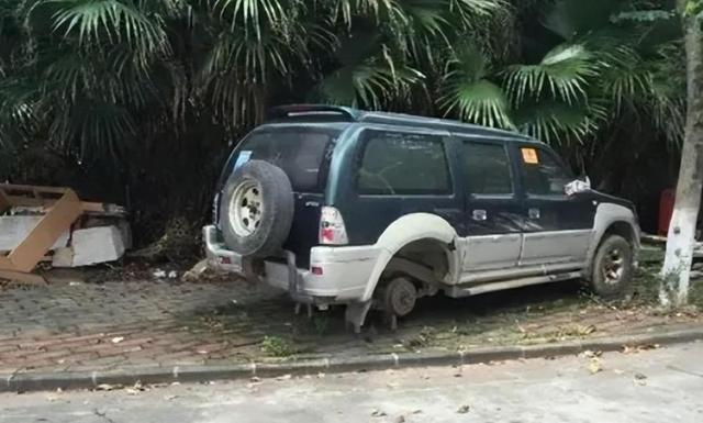 “僵尸车”越来越多为何宁可把车丢弃也不报废？车主：我又不傻(图4)