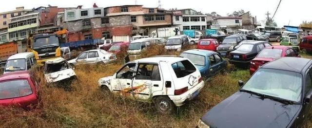 “僵尸车”越来越多为何宁可把车丢弃也不报废？车主：我又不傻(图3)