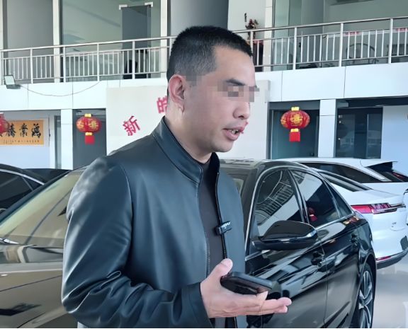 报废奥迪A6没人要我花八千买下修好去见客户客户对着后座愣住(图3)
