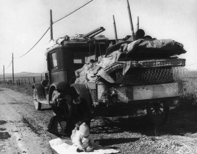 光影交错：美国废弃汽车与自然风景的奇妙碰撞(图2)