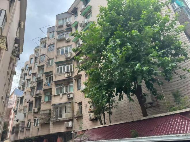 九游会J9：90%居民赞成！这个30岁老公寓告别“自治难题”(图2)