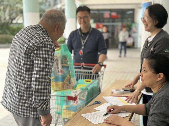 告别“停车障碍赛”！400多辆废弃车被清运停车自由终实现(图5)