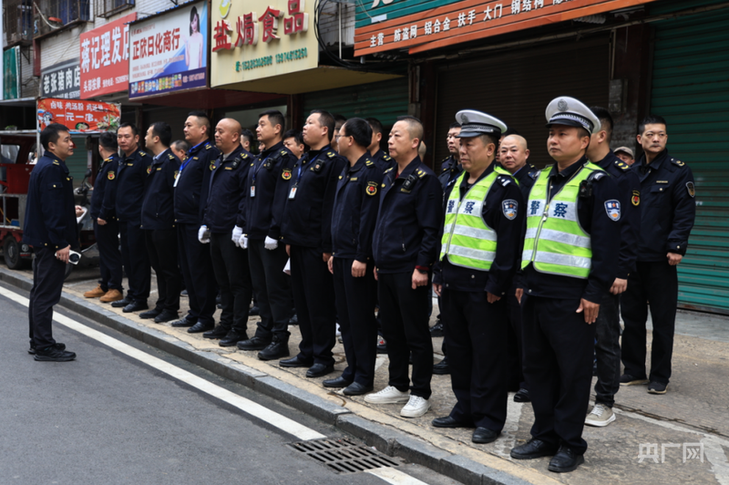 九游会J9：永州冷水滩：“柔”护烟火“净”添文明市容整治见真章(图2)