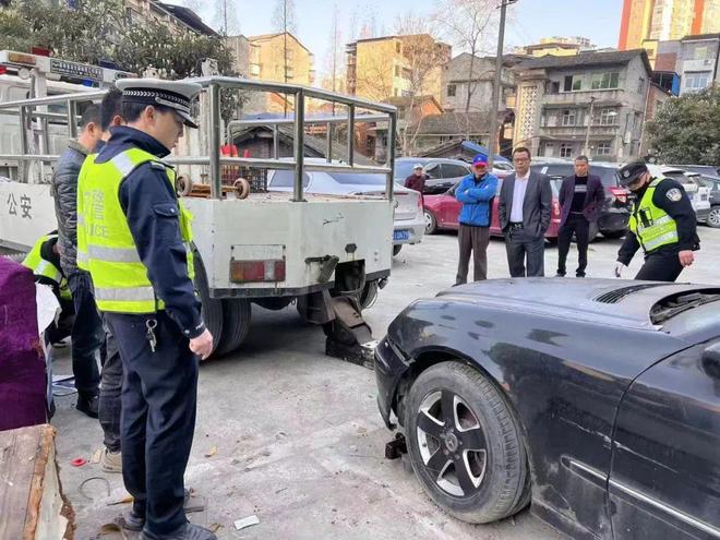 严查！曝光！达州废弃汽车专项执法整治在行动(图16)