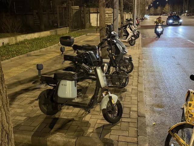 街边旧车还在卖……北京二手电动车黑市隐患重重！