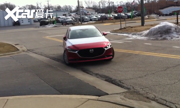 偶遇2019款马自达3！轴距超27米配20L+6AT(图2)