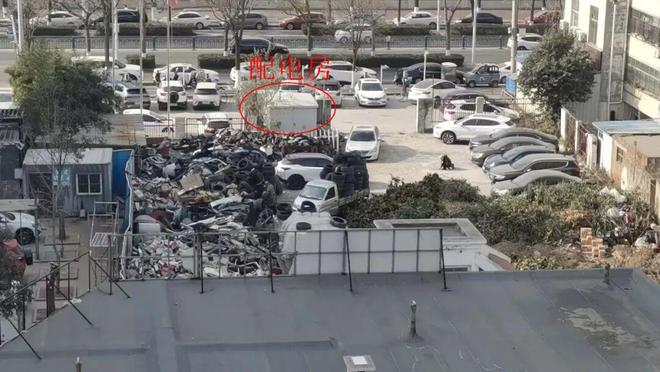 济宁一小区被违规堆放杂物疑似存在安全隐患(图3)