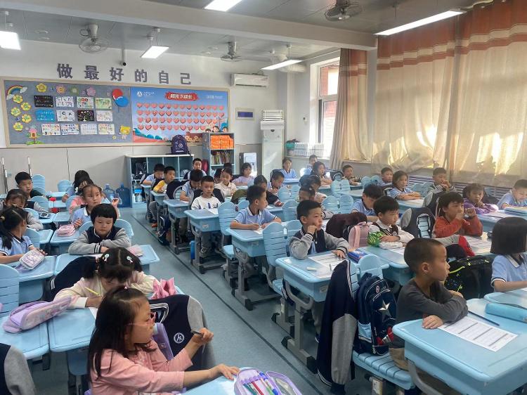 传承传统文化写好中国汉字山师附小一年级七班学生硬笔书法练习启动(图4)