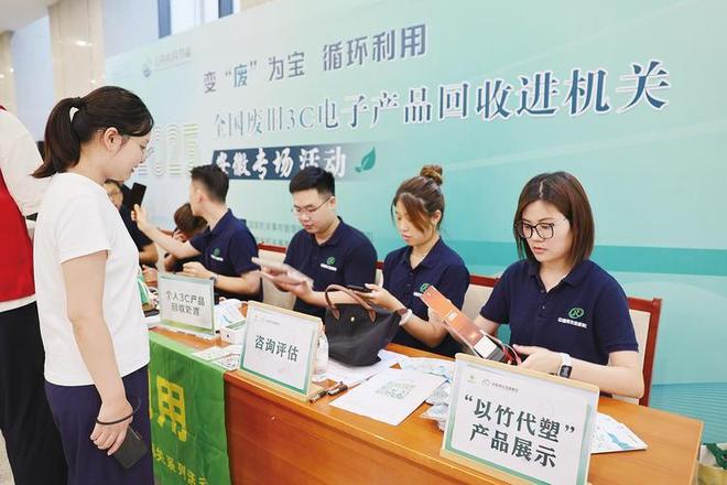 国外网友吐槽:中国人一边造全球最多的钢一边捡瓶子卖钱?(图7)