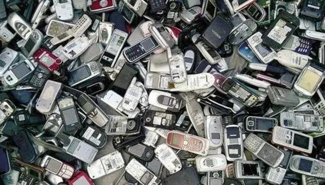 国外网友吐槽:中国人一边造全球最多的钢一边捡瓶子卖钱?(图16)